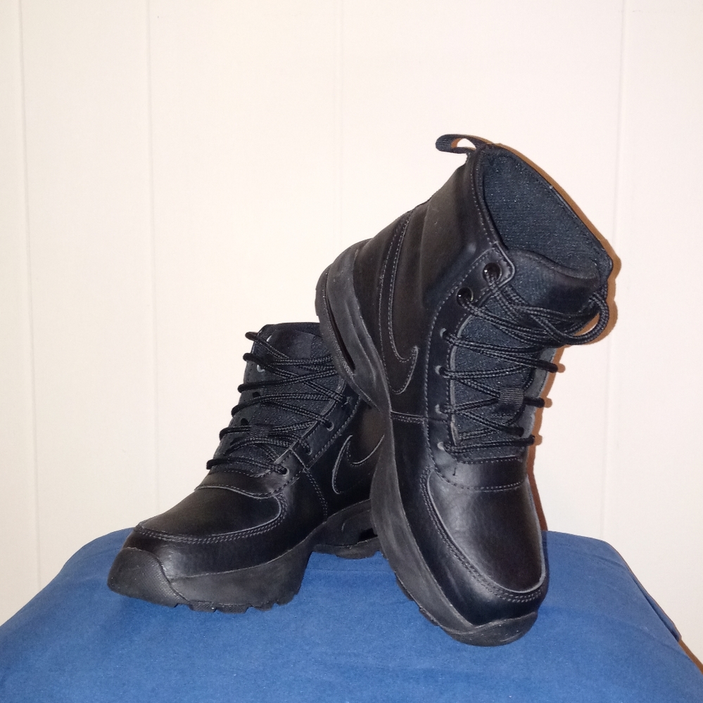 Nike air black boots size 3.5.